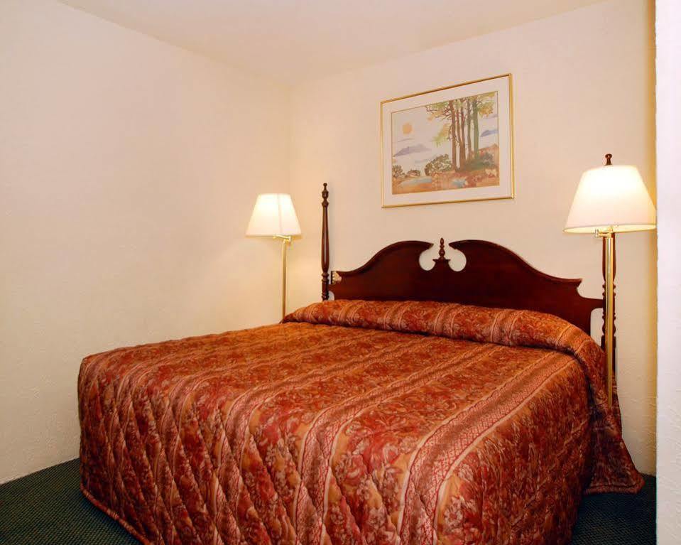 Econo Lodge Inn & Suites Binghamton Εξωτερικό φωτογραφία